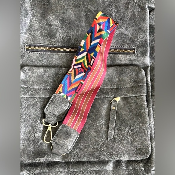 Mi-Mi’s Closet Solid Gray Pattern Faux Leather Backpack Style Color Guitar Strap - Picture 5 of 5